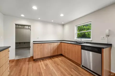 Kitchen - 56 Ventura St, Vallejo, CA 94590 photo 14 of 17