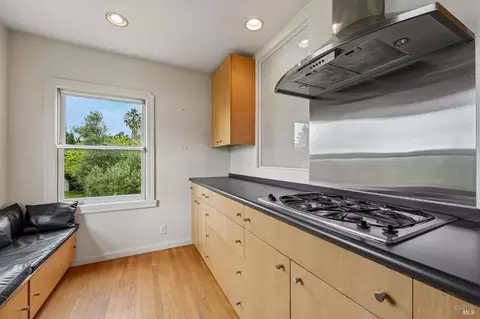 Kitchen - 56 Ventura St, Vallejo, CA 94590 photo 7 of 17