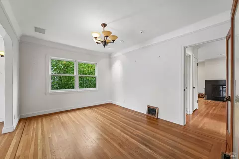 Living - 56 Ventura St, Vallejo, CA 94590 photo 6 of 15