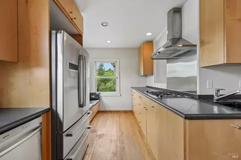 Kitchen - 56 Ventura St, Vallejo, CA 94590 photo 5 of 17