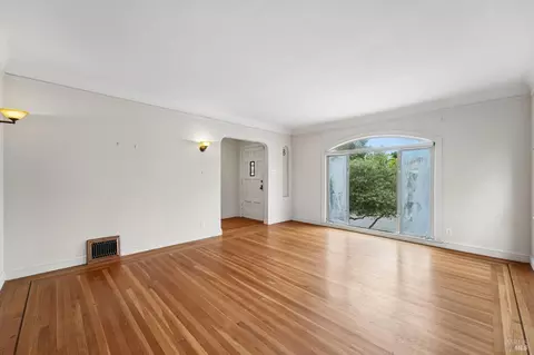 Living - 56 Ventura St, Vallejo, CA 94590 photo 3 of 15