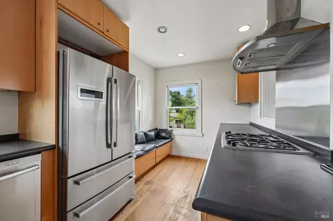Kitchen - 56 Ventura St, Vallejo, CA 94590 photo 6 of 17