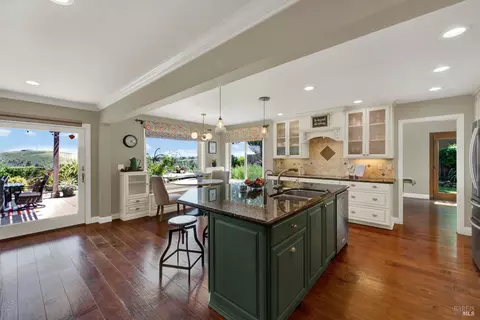 Kitchen - 686 Windsor Dr, Benicia, CA 94510 photo 5 of 8
