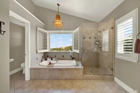 Bath - 686 Windsor Dr, Benicia, CA 94510 photo 3 of 5