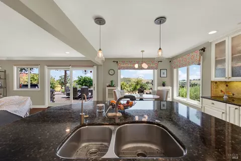Kitchen - 686 Windsor Dr, Benicia, CA 94510 photo 6 of 8