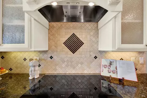 Kitchen - 686 Windsor Dr, Benicia, CA 94510 photo 7 of 8