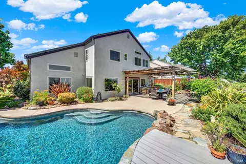 686 Windsor Dr, Benicia, CA 94510