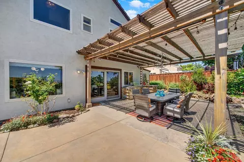 Exterior - 686 Windsor Dr, Benicia, CA 94510 photo 6 of 16