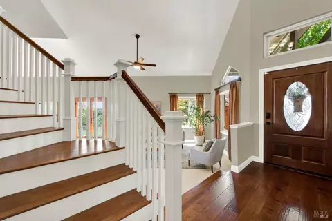 Entry Way - 686 Windsor Dr, Benicia, CA 94510 photo 2 of 5