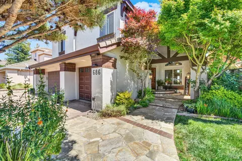 Exterior - 686 Windsor Dr, Benicia, CA 94510 photo 4 of 16