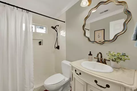 Bath - 686 Windsor Dr, Benicia, CA 94510 photo 1 of 5