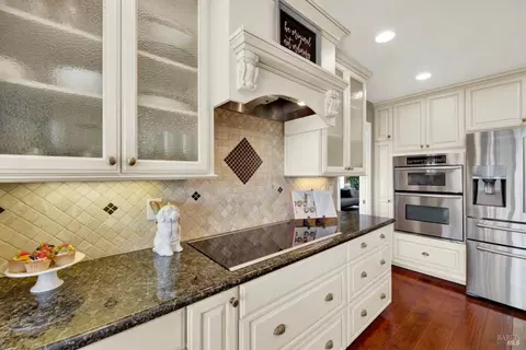 Kitchen - 686 Windsor Dr, Benicia, CA 94510 photo 8 of 8