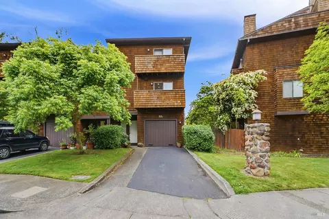 835 Liberty St, Petaluma, CA 94952