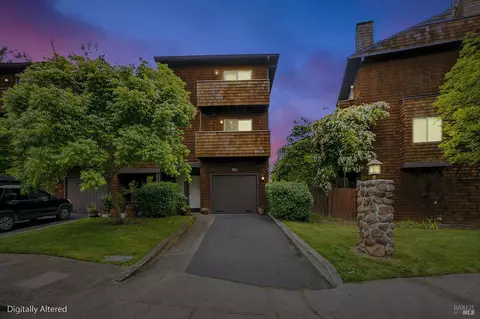 835 Liberty St, Petaluma, CA 94952