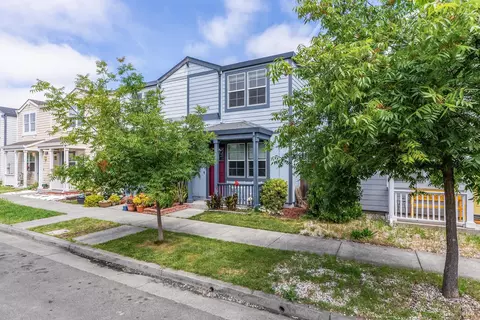 2556 N Village Dr, Santa Rosa, CA 95403