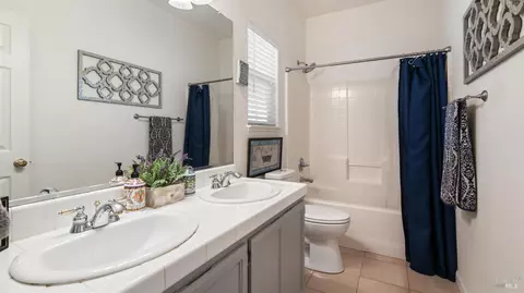 Bath - 8603 Windsor Park Cir, Windsor, CA 95492 photo 3 of 3
