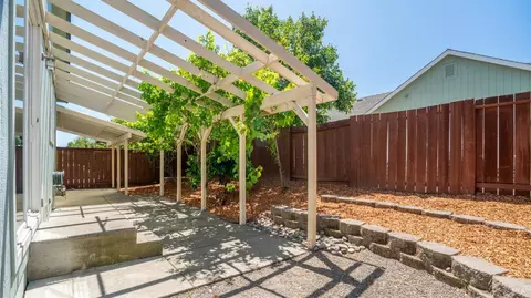 Exterior - 8603 Windsor Park Cir, Windsor, CA 95492 photo 4 of 6
