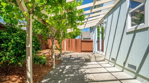 Exterior - 8603 Windsor Park Cir, Windsor, CA 95492 photo 5 of 6