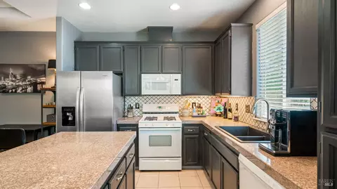 Kitchen - 8603 Windsor Park Cir, Windsor, CA 95492 photo 2 of 2
