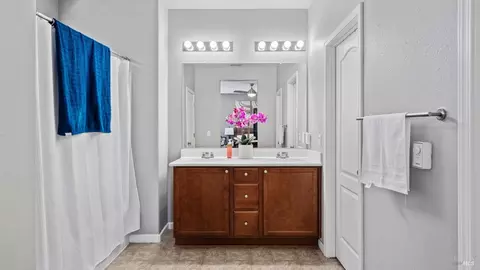 Bath - 524 Chaparral Loop, Vacaville, CA 95688 photo 3 of 3