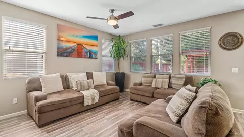 Living - 524 Chaparral Loop, Vacaville, CA 95688 photo 1 of 1