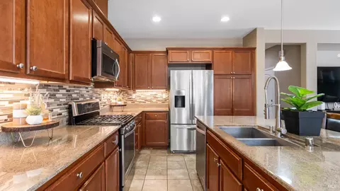 Kitchen - 524 Chaparral Loop, Vacaville, CA 95688 photo 2 of 4