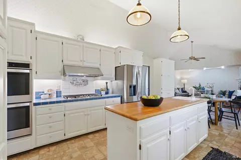 Kitchen - 6123 Tamara Ln, Windsor, CA 95492 photo 4 of 6