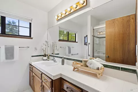 Bath - 6123 Tamara Ln, Windsor, CA 95492 photo 1 of 4