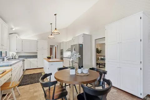 Kitchen - 6123 Tamara Ln, Windsor, CA 95492 photo 5 of 6