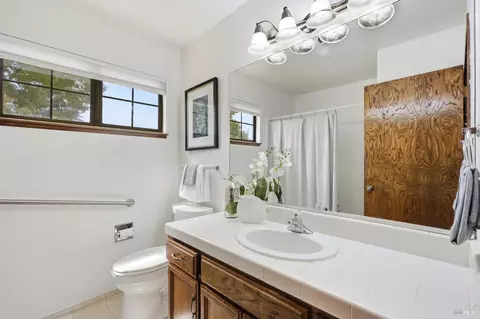 Bath - 6123 Tamara Ln, Windsor, CA 95492 photo 4 of 4