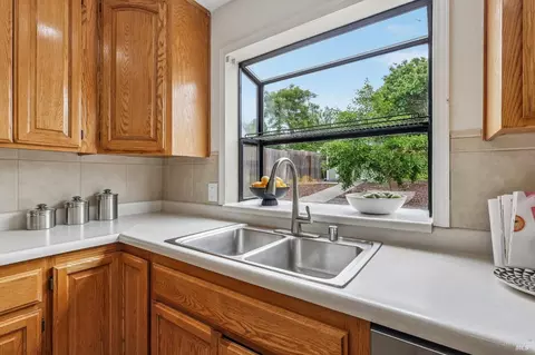 Kitchen - 91 Buena Vis, Benicia, CA 94510 photo 2 of 4