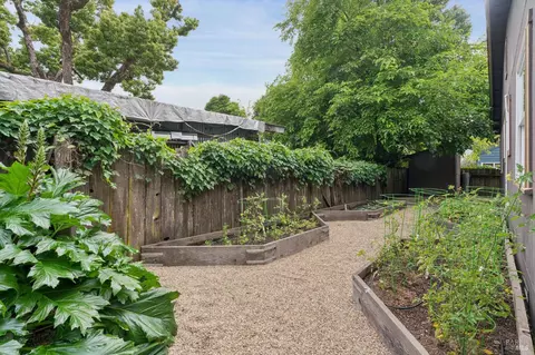 Exterior - 236 Powell Ave, Healdsburg, CA 95448 photo 7 of 14