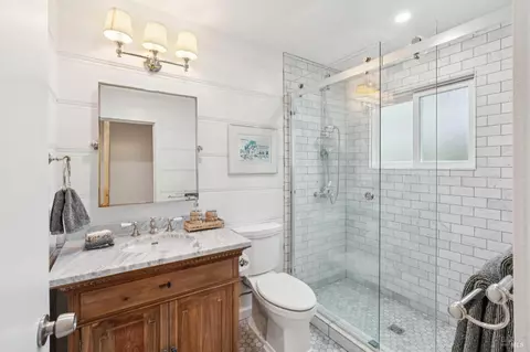 Bath - 236 Powell Ave, Healdsburg, CA 95448 photo 1 of 2