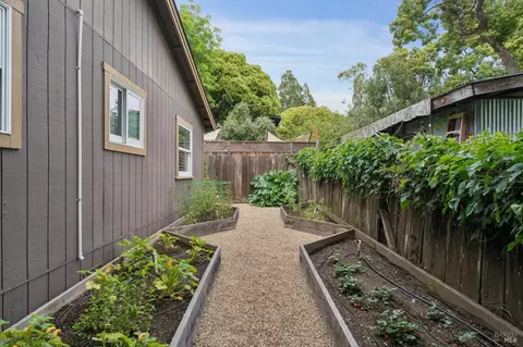 Exterior - 236 Powell Ave, Healdsburg, CA 95448 photo 5 of 14