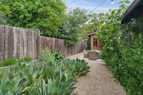 Exterior - 236 Powell Ave, Healdsburg, CA 95448 photo 6 of 14