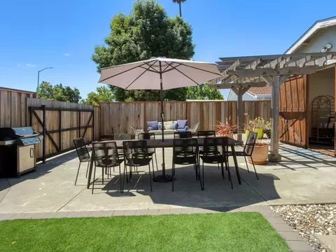 Exterior - 1 Alta Dr, Petaluma, CA 94954 photo 7 of 11