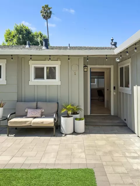 Exterior - 1 Alta Dr, Petaluma, CA 94954 photo 1 of 11