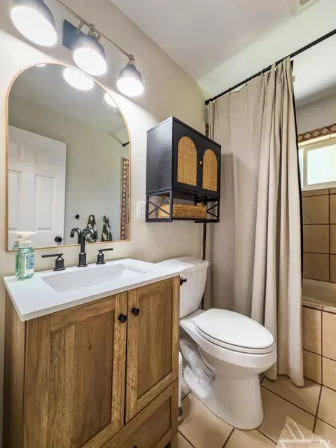 Bath - 1 Alta Dr, Petaluma, CA 94954 photo 2 of 2
