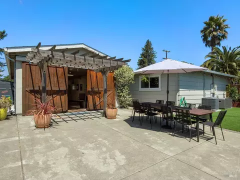 Exterior - 1 Alta Dr, Petaluma, CA 94954 photo 6 of 11
