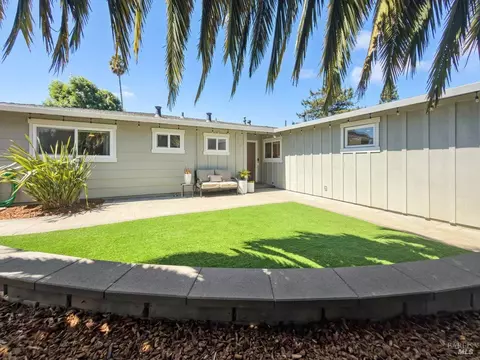Exterior - 1 Alta Dr, Petaluma, CA 94954 photo 2 of 11