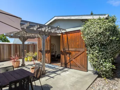 Exterior - 1 Alta Dr, Petaluma, CA 94954 photo 10 of 11