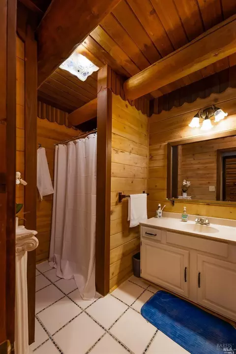 Bath - 2260 Oriole Ln, Willits, CA 95490 photo 4 of 4