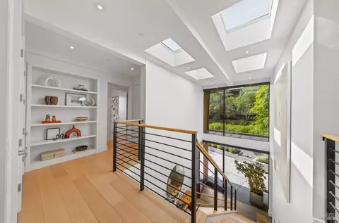 Entry Way - 86 Sugarloaf Dr, Tiburon, CA 94920 photo 11 of 15