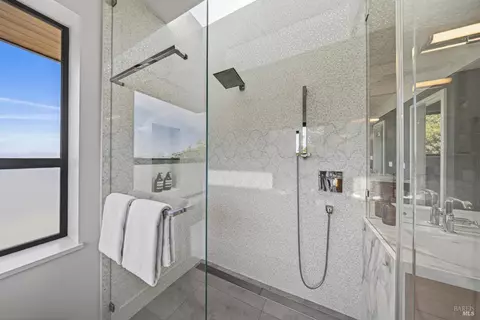 Bath - 86 Sugarloaf Dr, Tiburon, CA 94920 photo 5 of 8