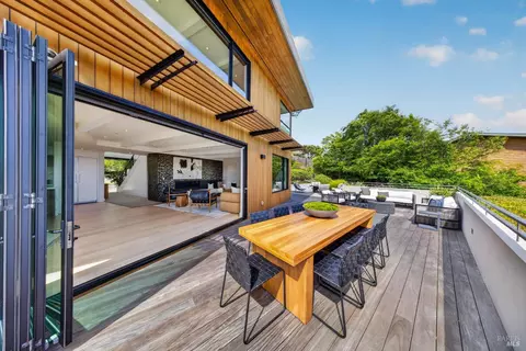Exterior - 86 Sugarloaf Dr, Tiburon, CA 94920 photo 7 of 15