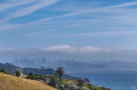 View/Area - 86 Sugarloaf Dr, Tiburon, CA 94920 photo 3 of 9
