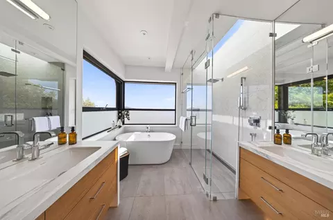Bath - 86 Sugarloaf Dr, Tiburon, CA 94920 photo 3 of 8