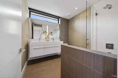 Bath - 86 Sugarloaf Dr, Tiburon, CA 94920 photo 6 of 8