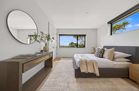 Bedroom - 86 Sugarloaf Dr, Tiburon, CA 94920 photo 9 of 12