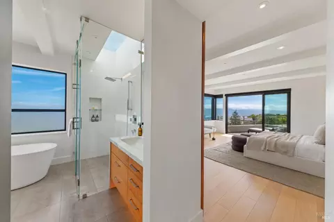 Bath - 86 Sugarloaf Dr, Tiburon, CA 94920 photo 1 of 8